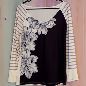🌹Cute Black and White Floral Women's Top